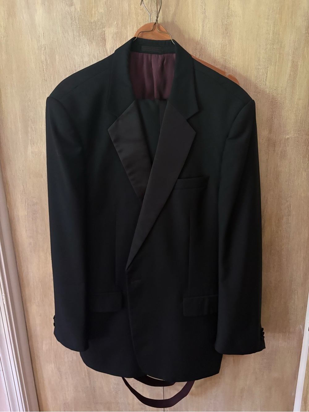 Men's Black Tuxedo Suit with Jacket, Pants and Suspenders 48L